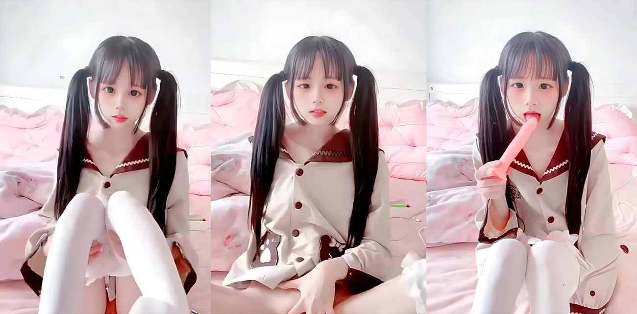 双马尾福利姫【小雯宝宝】付费视频流出，粉嫩萝莉白虎小穴被假屌捅到直叫爸爸，高潮呻吟不断无比诱惑