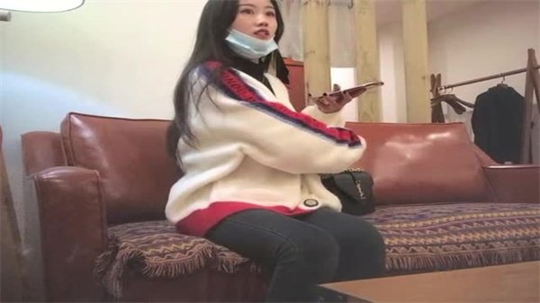 寻花偷拍-大屌魔人高价约了个苗窕大奶妹子妹子上位坐骑大屌浪叫呻吟