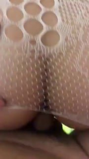 操连体袜人妻，水真多床单都湿了一大片